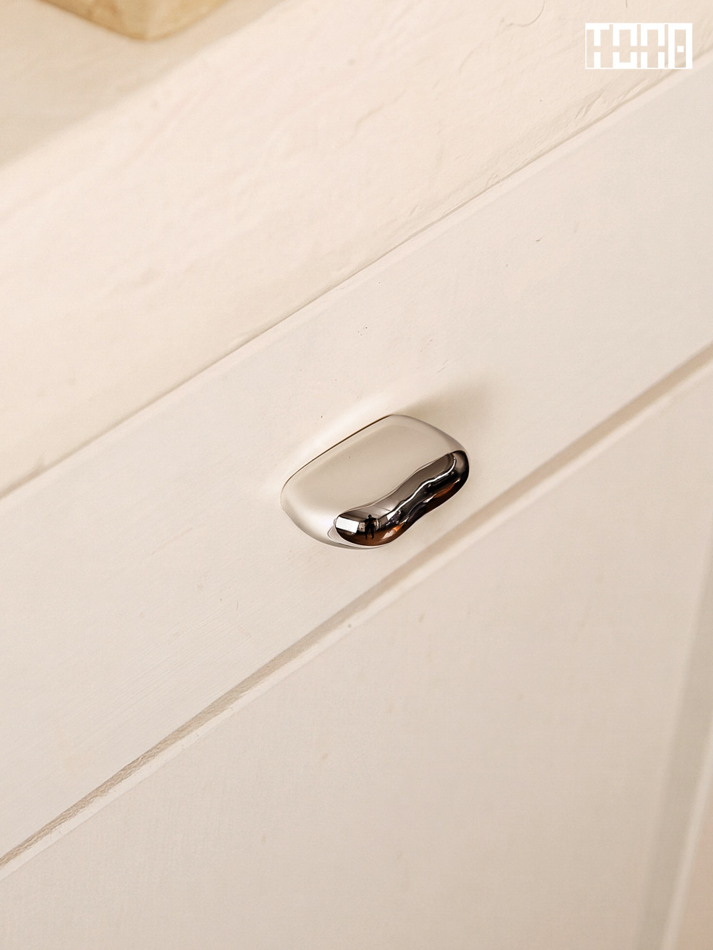 Maniglie per cassetti TONA in  - Curved Spring Bar recensione e prezzo